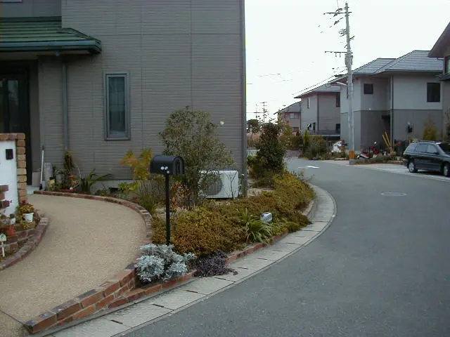 土留めのないオープン外構の家（小郡市・リフォーム外構の施工事例）