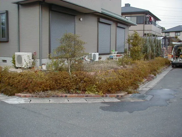 土留めのないオープン外構の家（小郡市）施工写真2