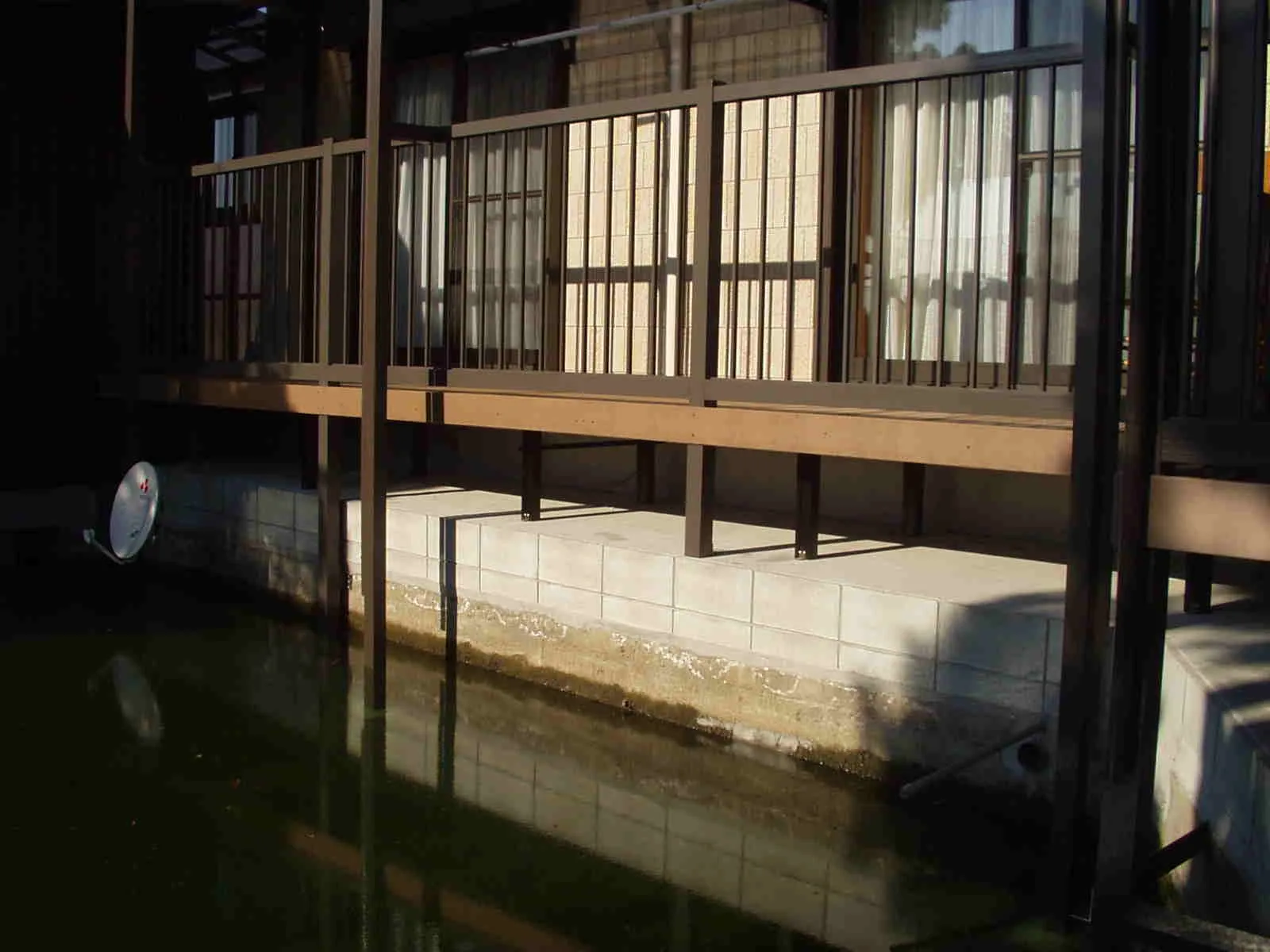 池を望めるウッドデッキが欲しい（朝倉郡筑前町（旧三輪町））施工写真4
